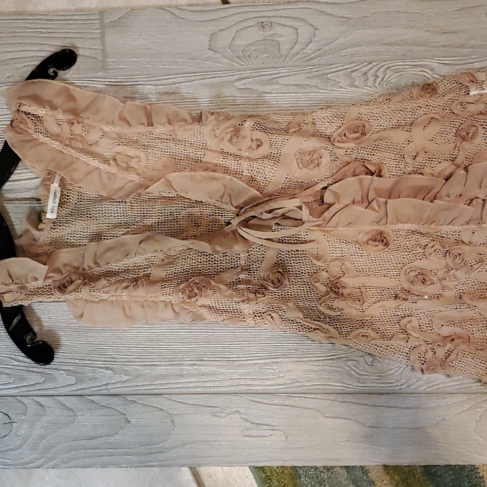 Khaki overlay with embroidered roses